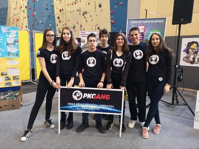 gimnazijalci_programiranje_robota